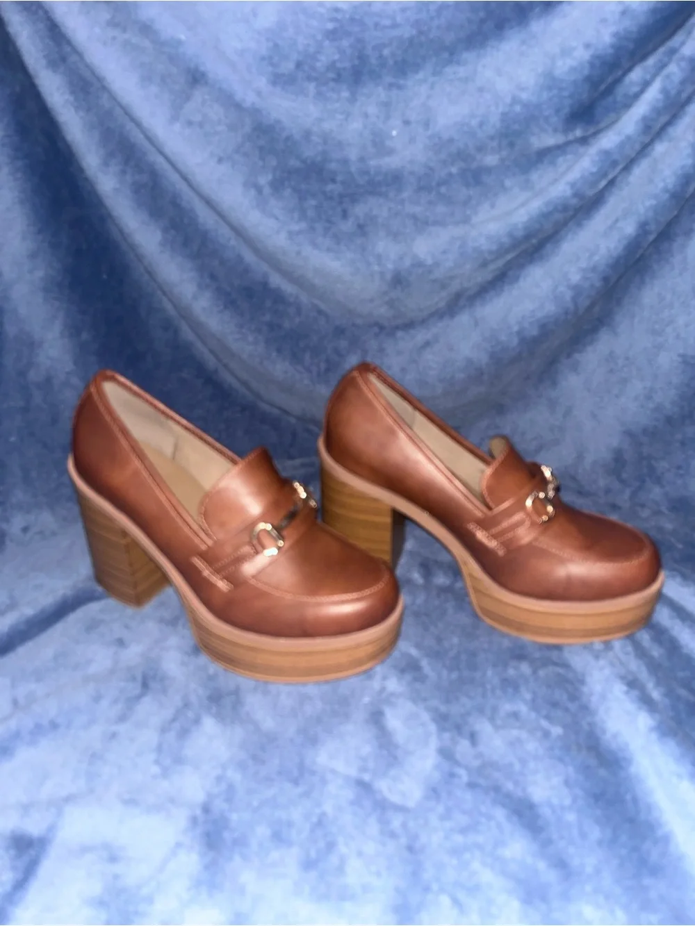 NWOT Style Cognac Platform Loafers Heeled Block Heels Gold Buckle size 8 M